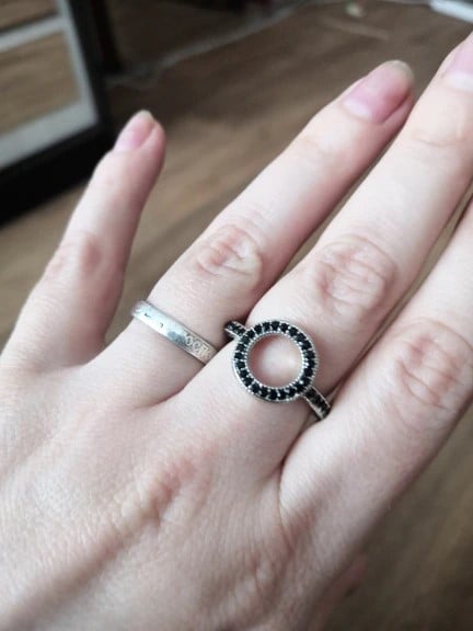 Unique Black Rhinestone Halo Hollow Round Silver Ring
