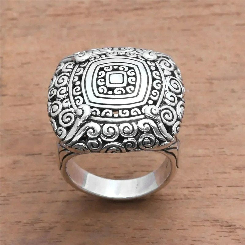 Vintage Rounded Square Silver Swirl Motif Cocktail Ring