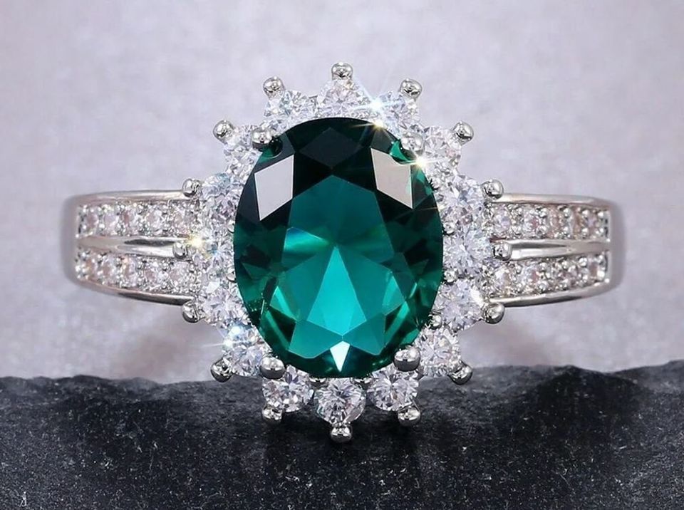 925 Sterling Silver Big Oval Emerald Green Elegant Ring