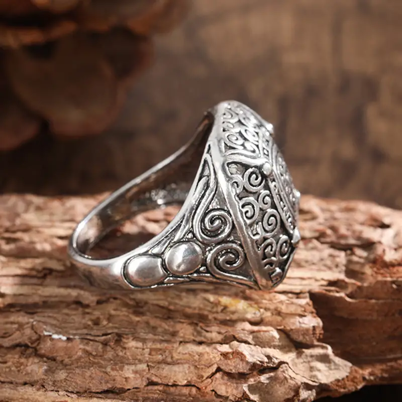 Vintage Rounded Square Silver Swirl Motif Cocktail Ring
