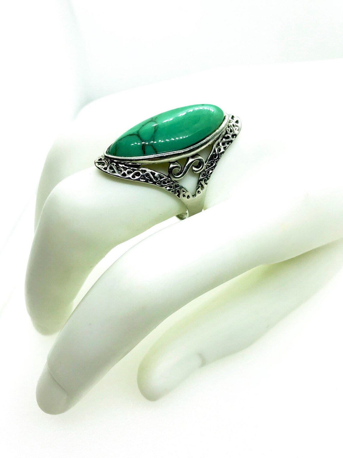 Natural Green 27mm Stone Hollow Antique Silver Ring