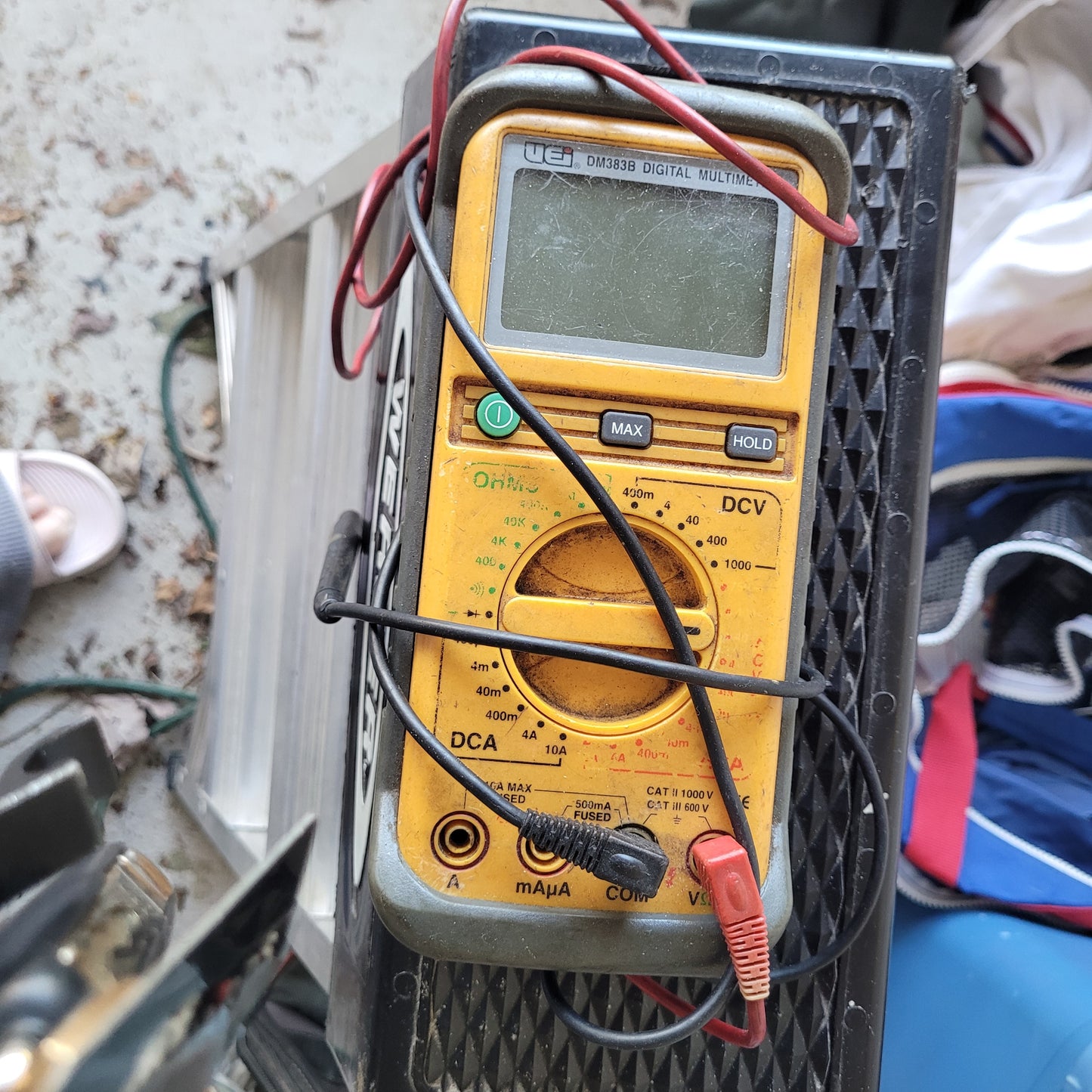 Yellow UEI DM383B Digital Multimeter