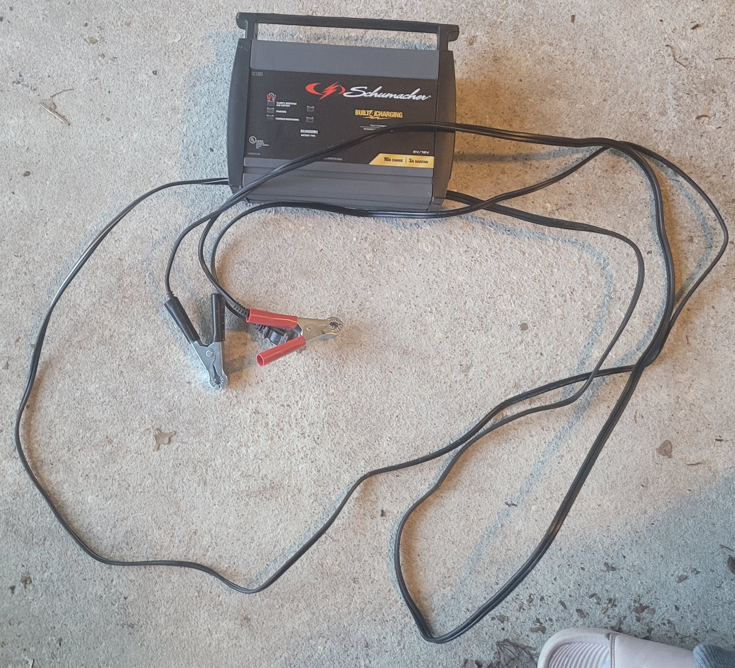Schumacher SC1301 6 Amp 3 Amp 6V/12V Fully Automatic Smart Battery Charger