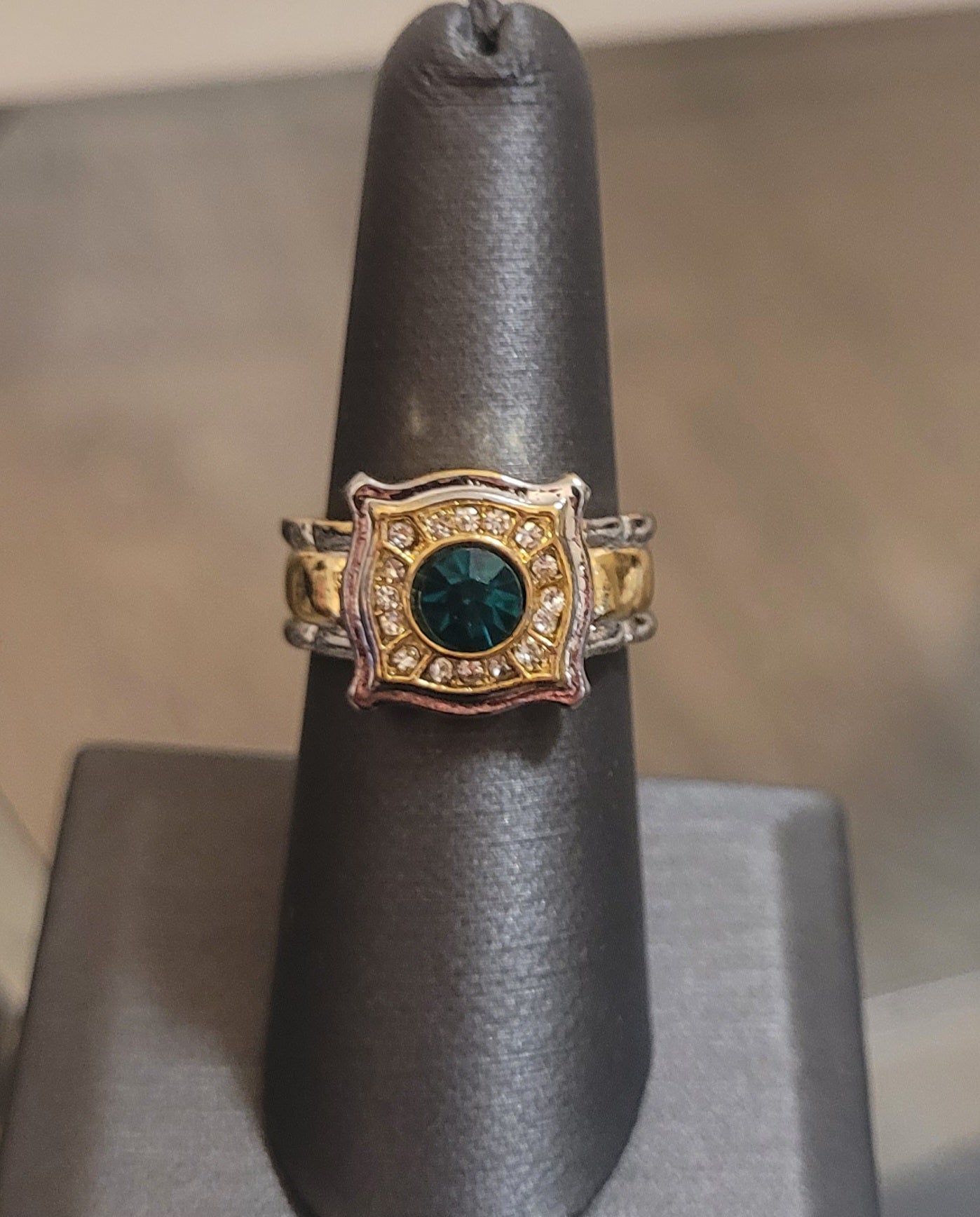 European Round Emerald Green & CZ Crystals Turkish Two Tone Ring