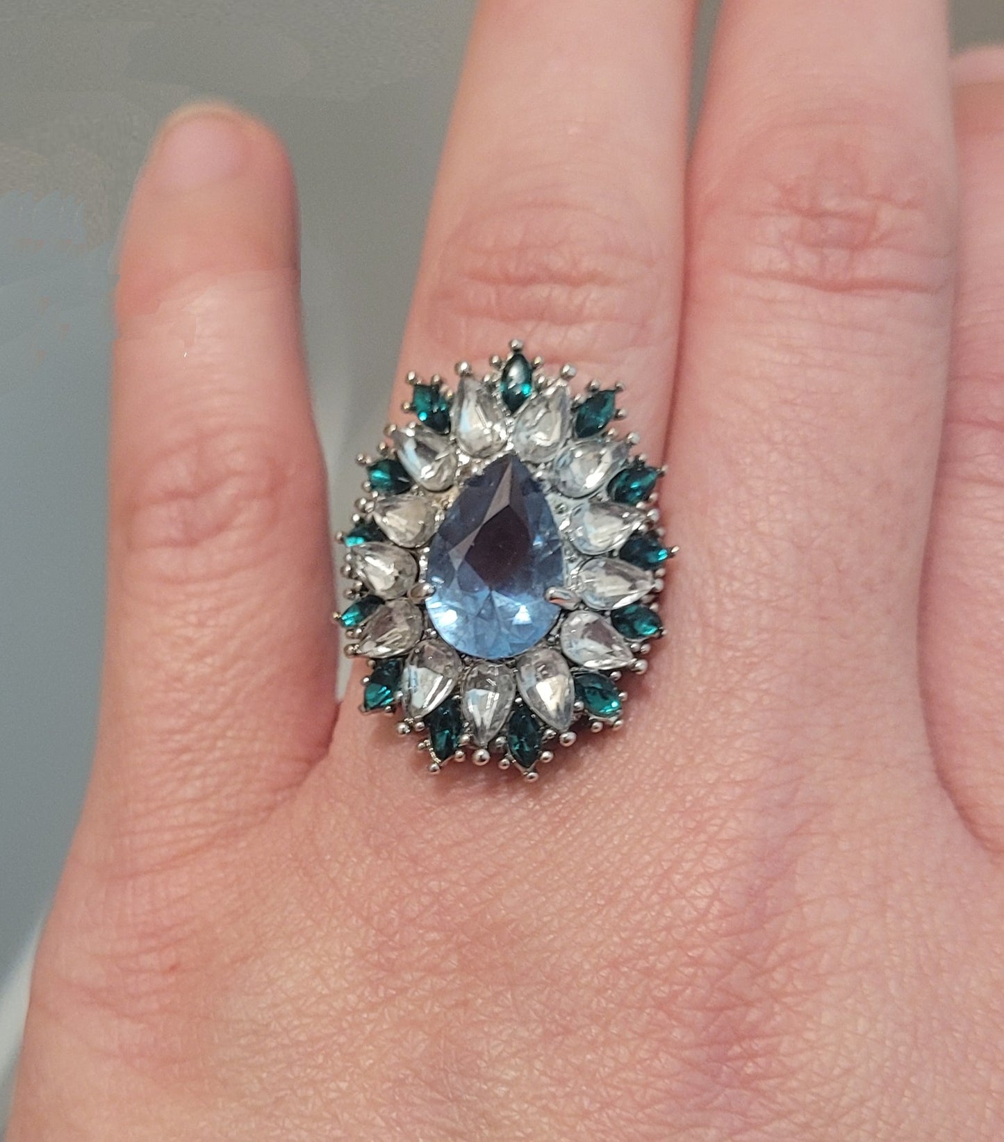 25mm Pear Cut Blue Water Drop Emerald Topaz Flower Ring