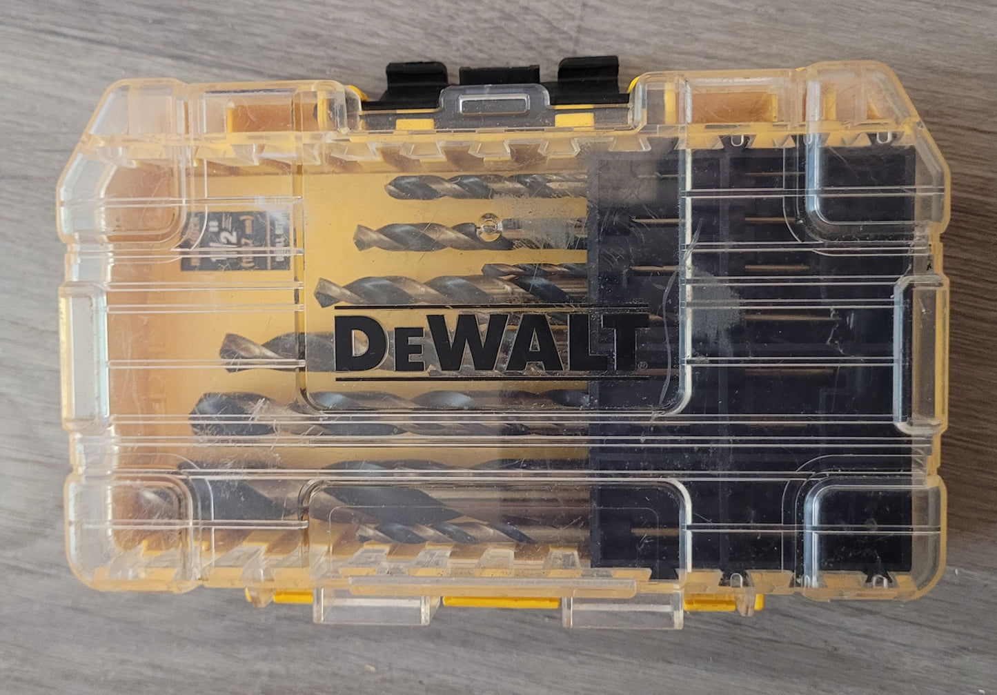 DEWALT 20V Cordless Drill Kit & Drill Bits