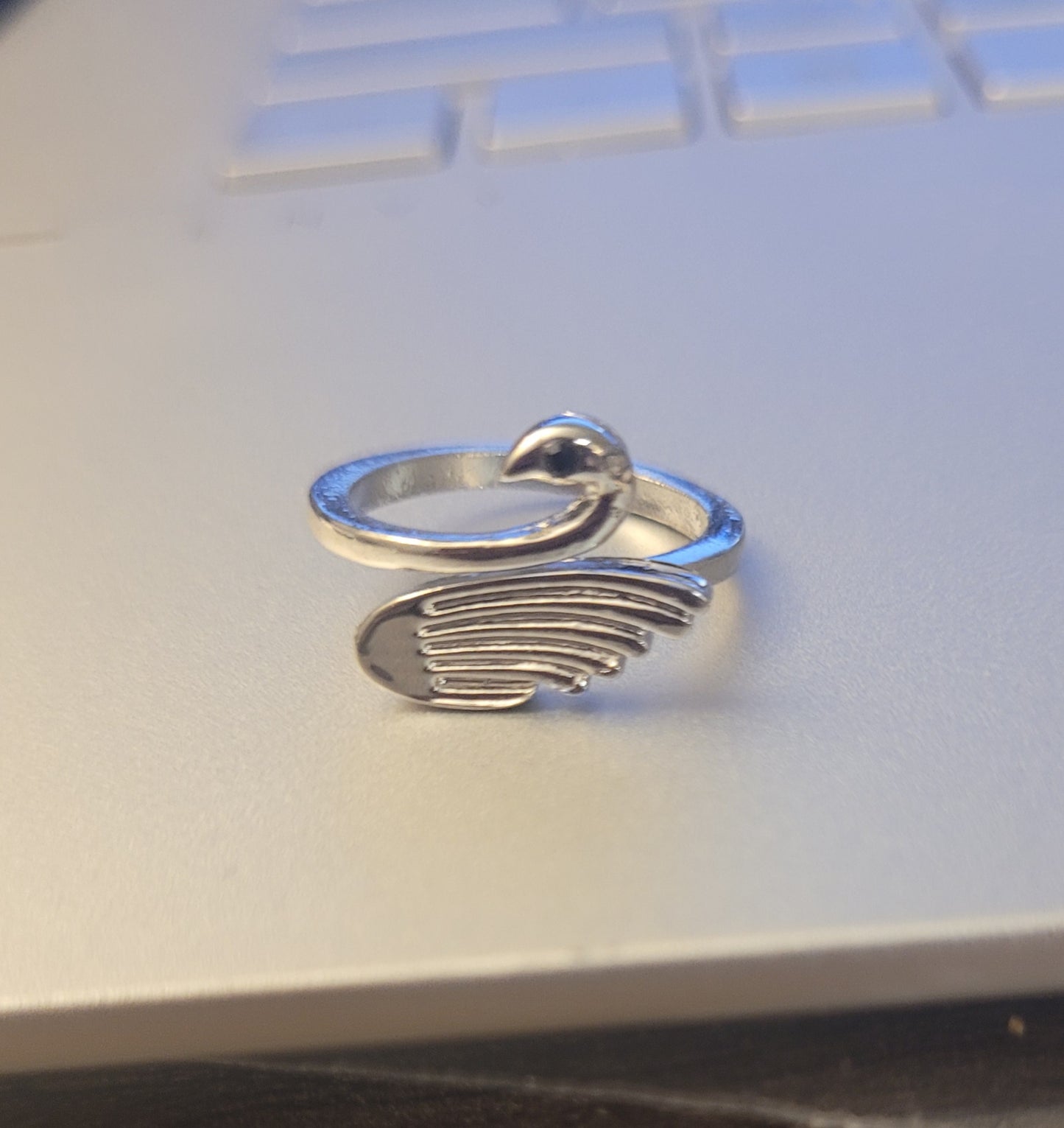 Retro Swan Black Crystal Open Carved Silver Ring
