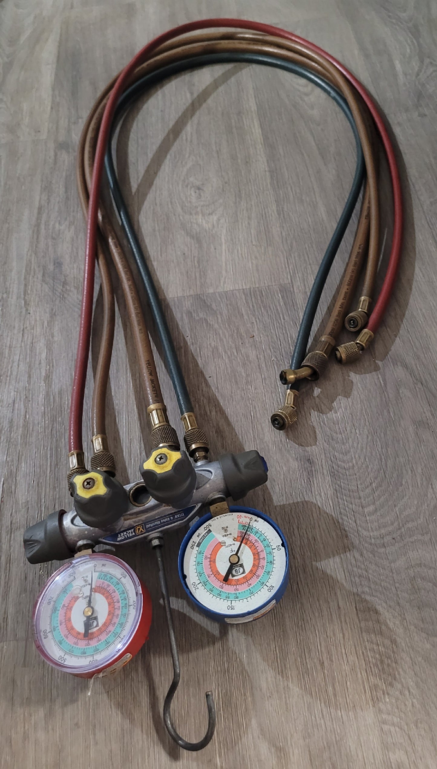 Yellow Jacket Titan 4-Valve Manifold Gauge Set