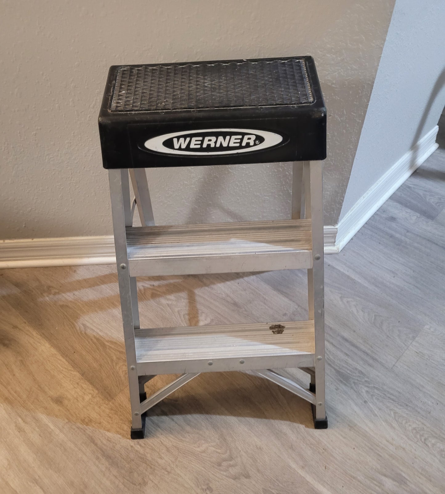 Werner 150B Aluminum Step Ladder Type 1A 300lb 2-ft
