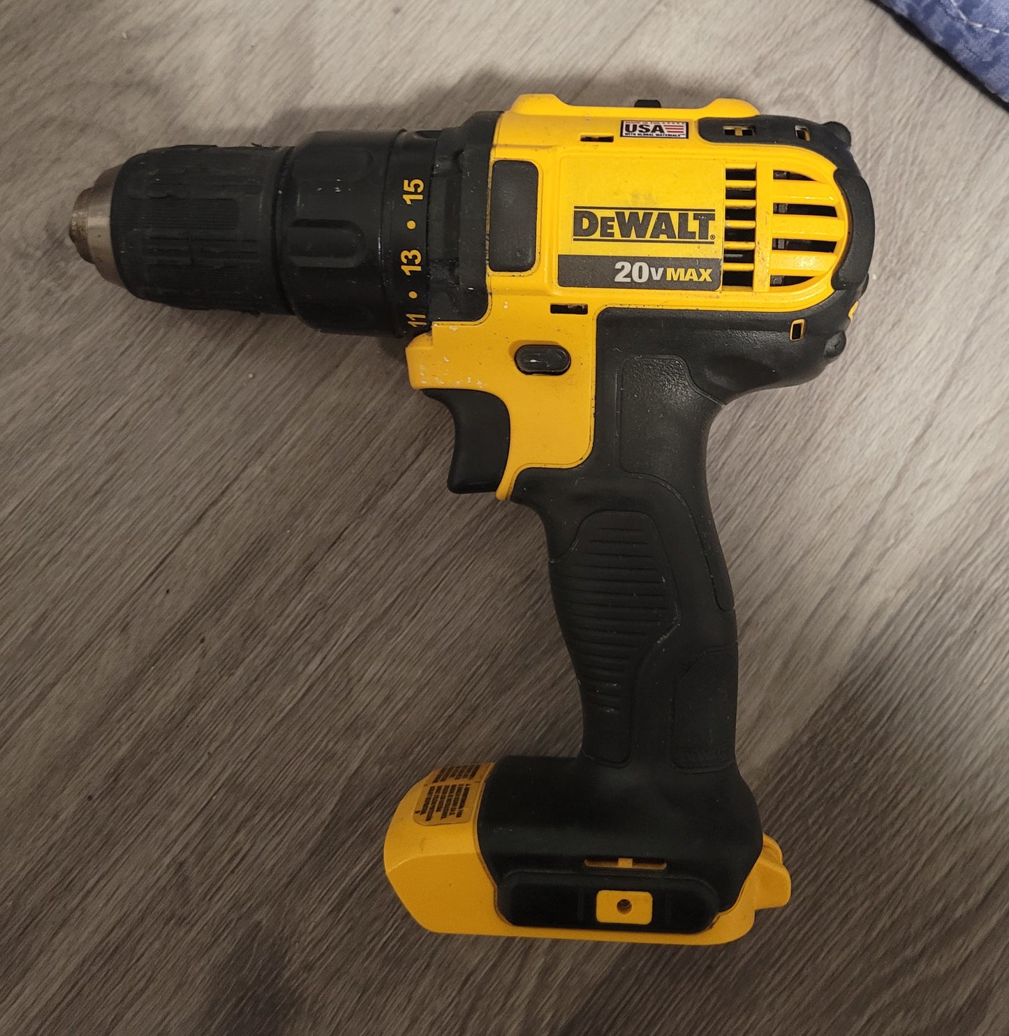 DEWALT 20V Cordless Drill Kit & Drill Bits