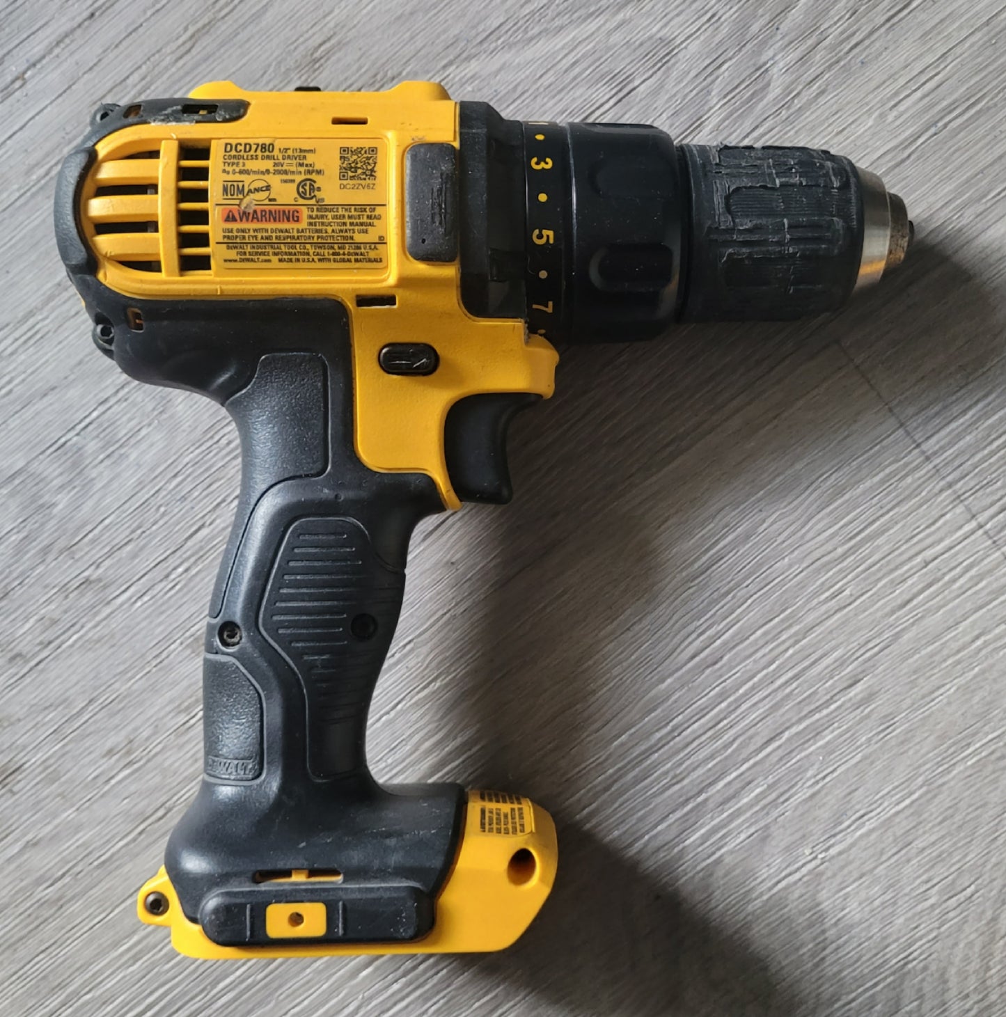 DEWALT 20V Cordless Drill Kit & Drill Bits