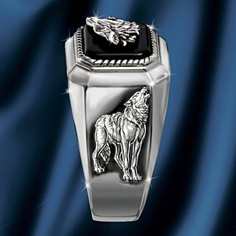 Retro Howling Wolf Silver Totem Signet Ring