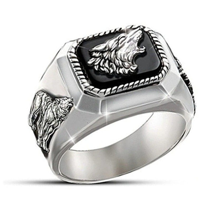 Retro Howling Wolf Silver Totem Signet Ring