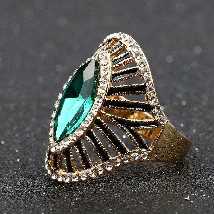 Antique Green Crystal Black Enamel Gold Tone Vintage Ring