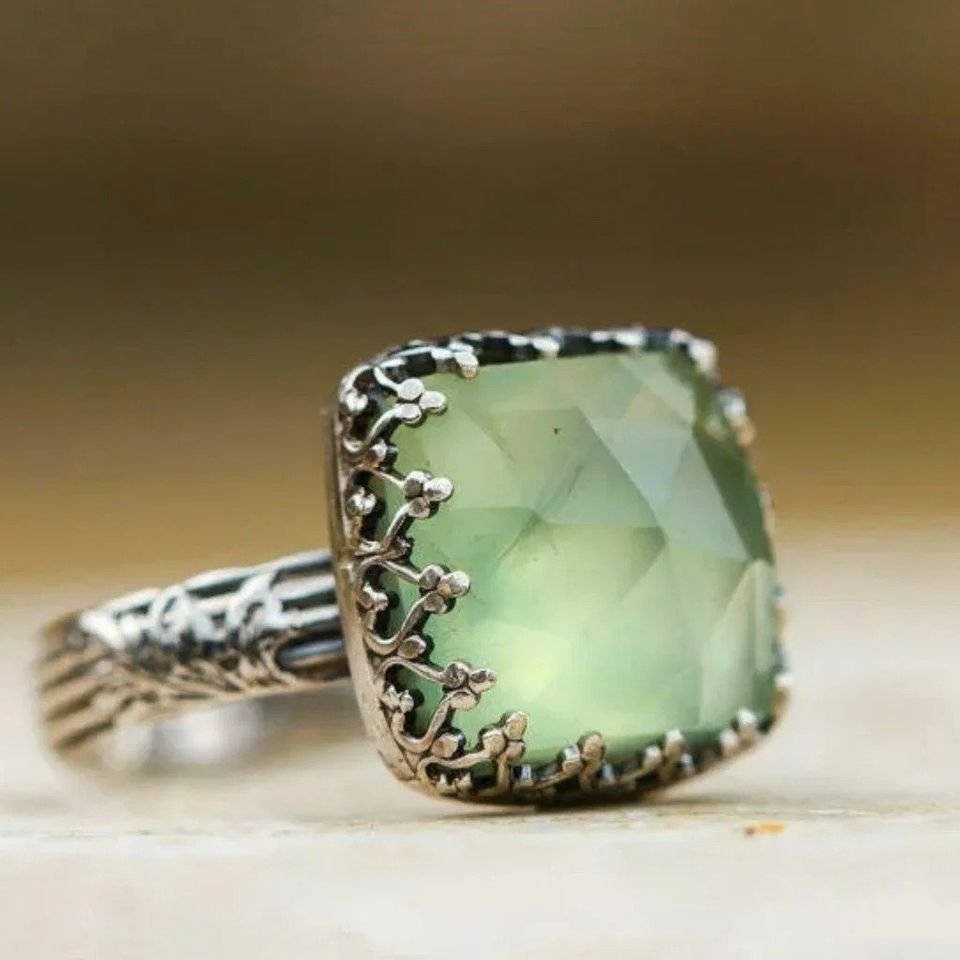 Vintage Green Peridot Antique Silver Ring