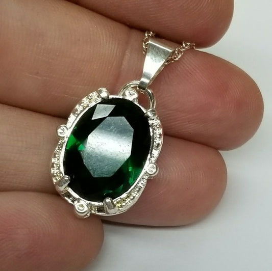 17mm Oval Emerald Green Necklace & 18" Sterling Silver Chain