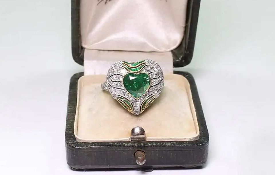 Vintage Emerald Green Heart Art Deco Silver European Ring