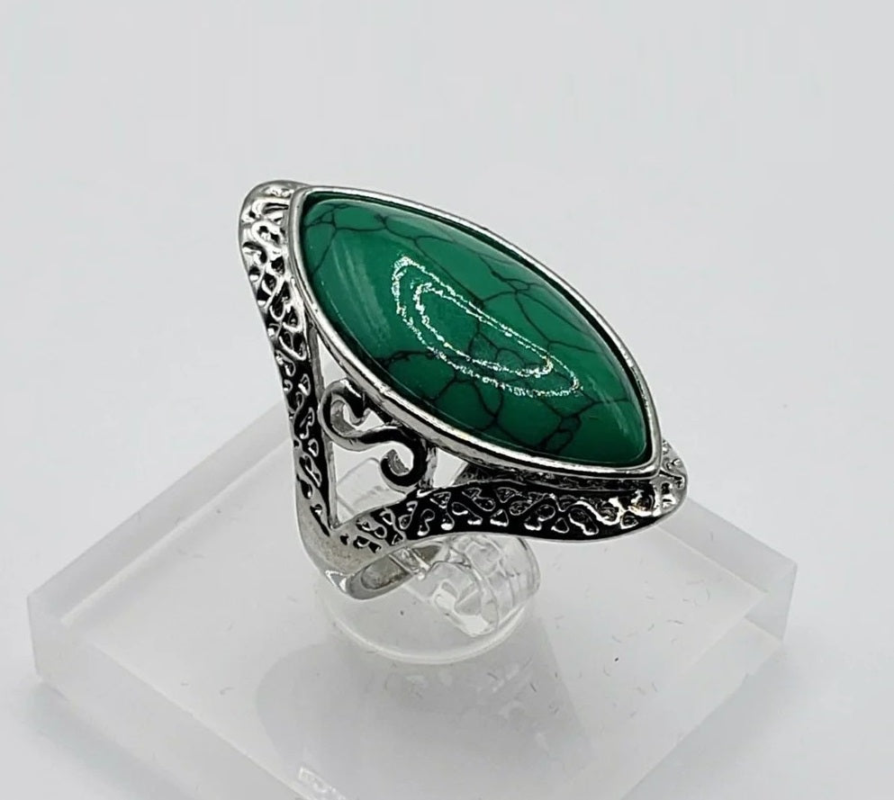 Natural Green 27mm Stone Hollow Antique Silver Ring