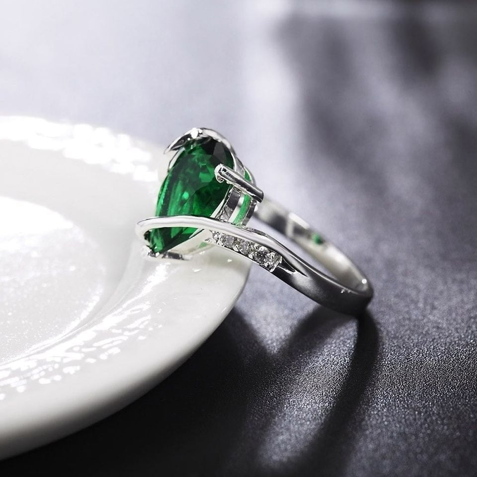 925 Sterling Silver Big Emerald Green Teardrop Ring