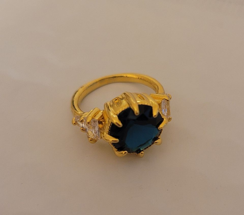 Creative Eight claw Blue Topaz Modern Gold Ring