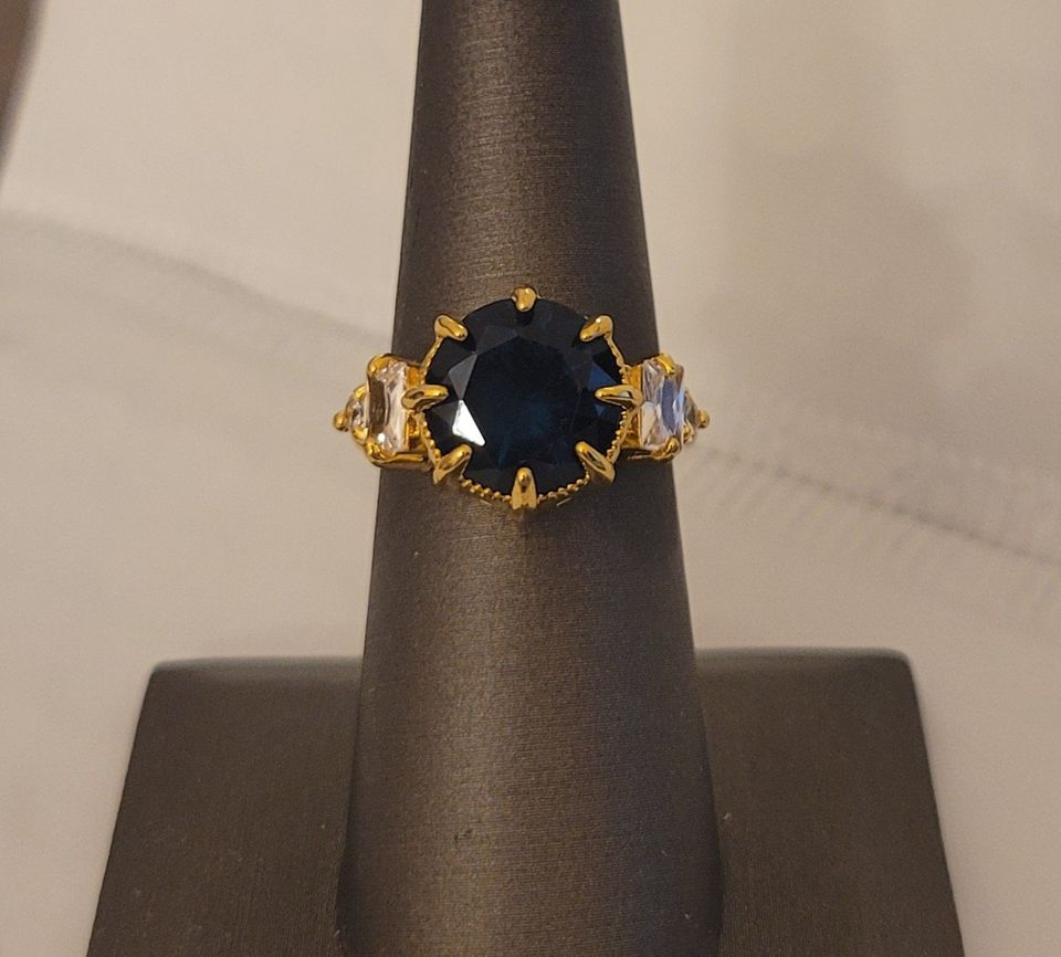 Creative Eight claw Blue Topaz Modern Gold Ring