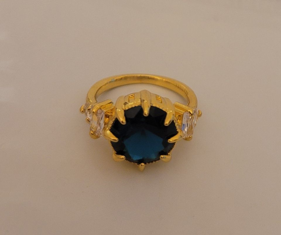 Creative Eight claw Blue Topaz Modern Gold Ring