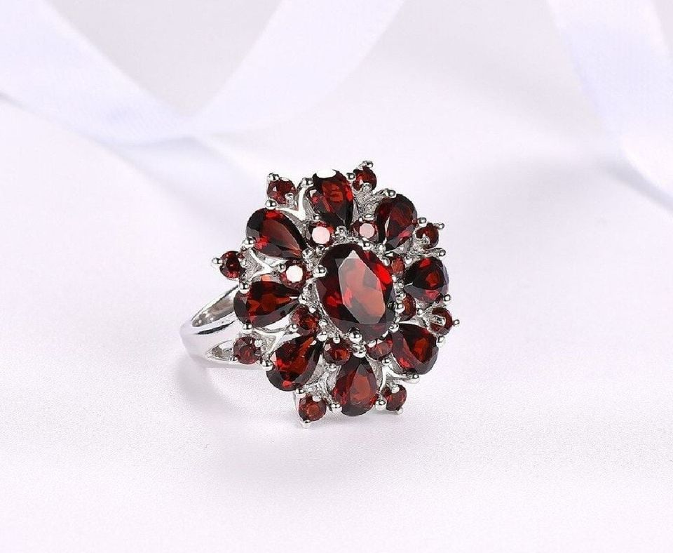 Vintage Dark Red Garnet Silver Faceted Flower Ring