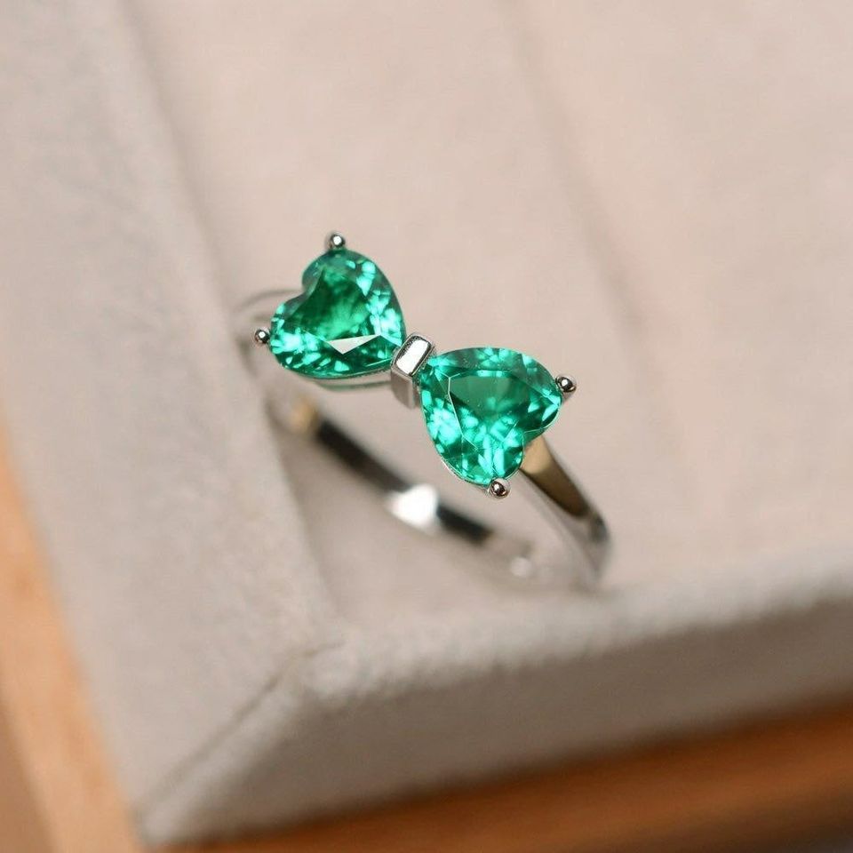 Elegant Emerald Green Bowknot Ribbon Silver Ring