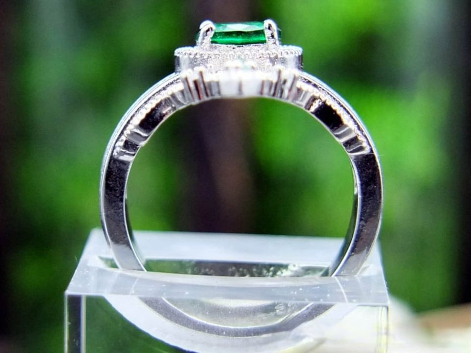Vintage Emerald Green Art Deco Ring | Regal Royal Aesthetic