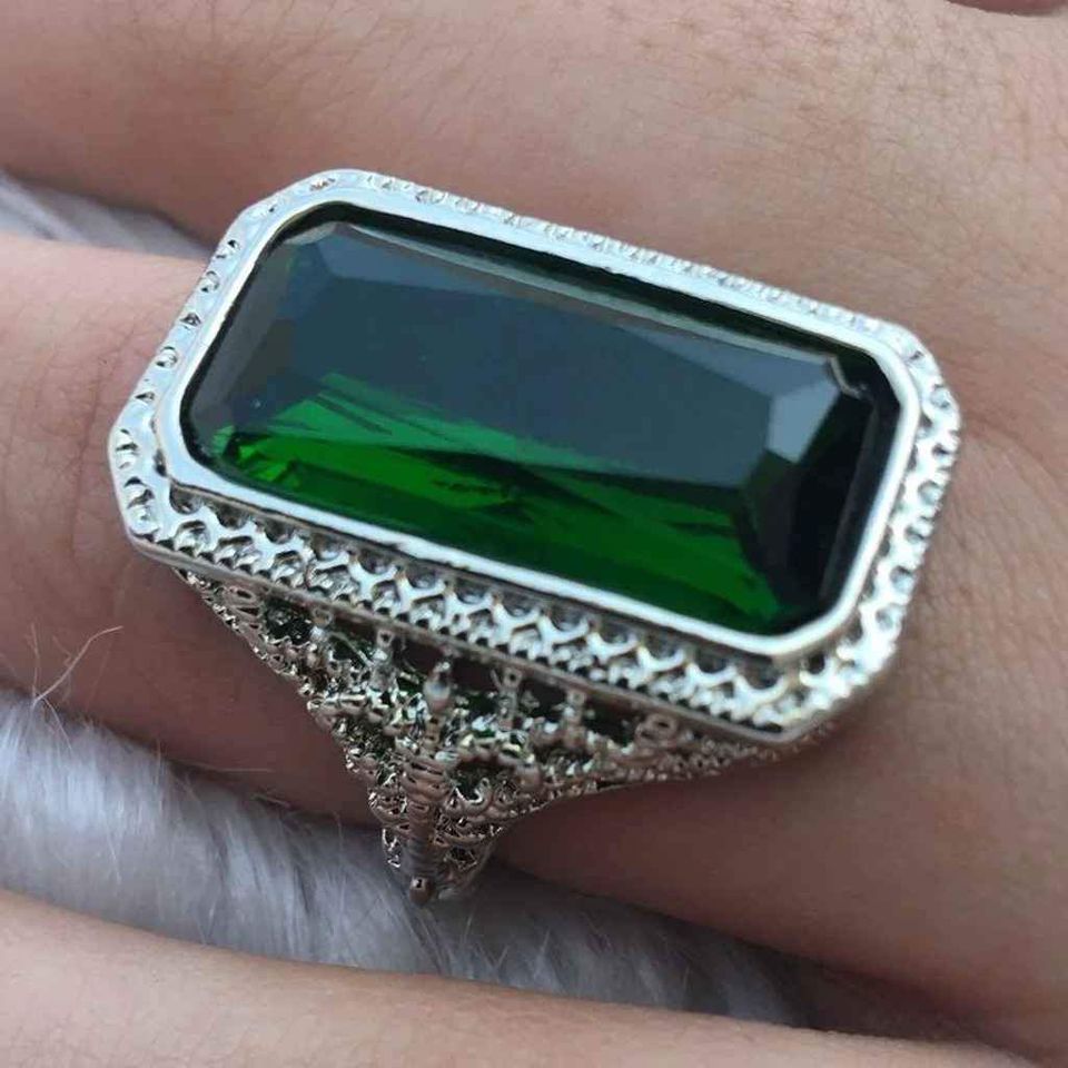 Vintage Emerald Green Cut Retro Hollow Antique Celtic Silver Ring