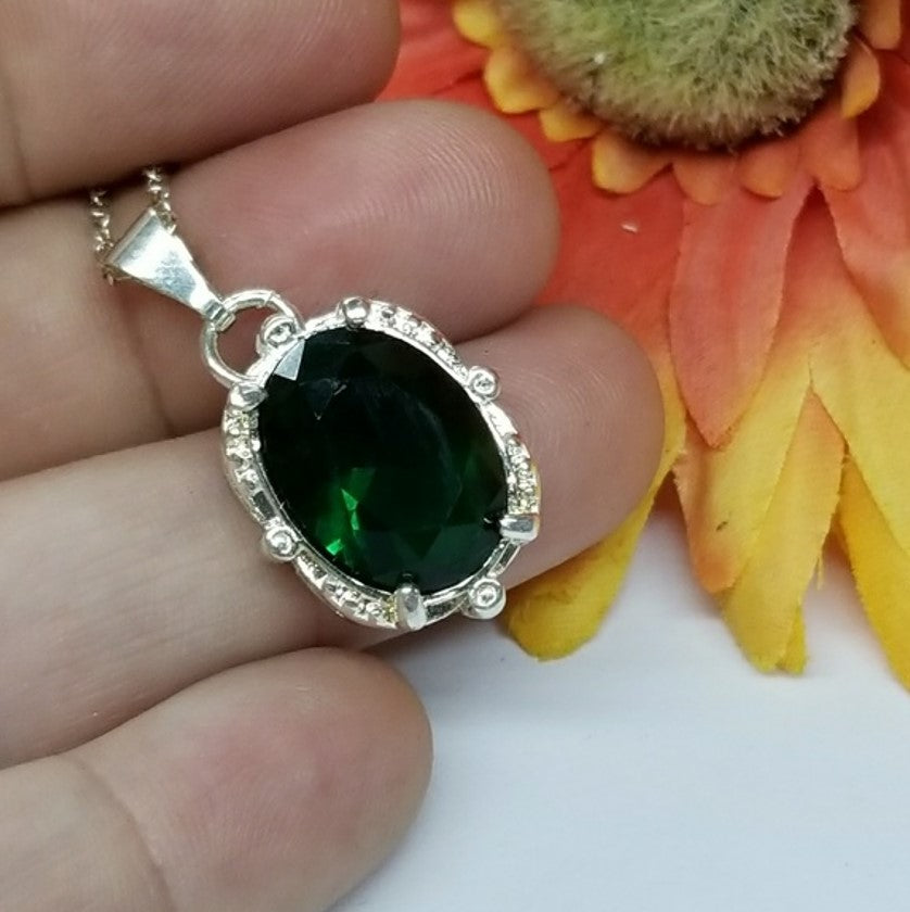 17mm Oval Emerald Green Necklace & 18" Sterling Silver Chain