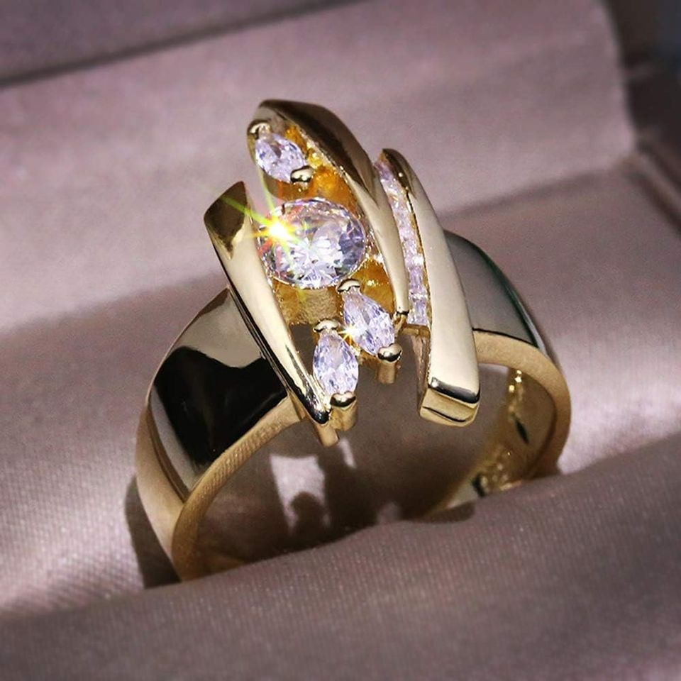 Unique Natural White Gemstone Gold Anillos Ring