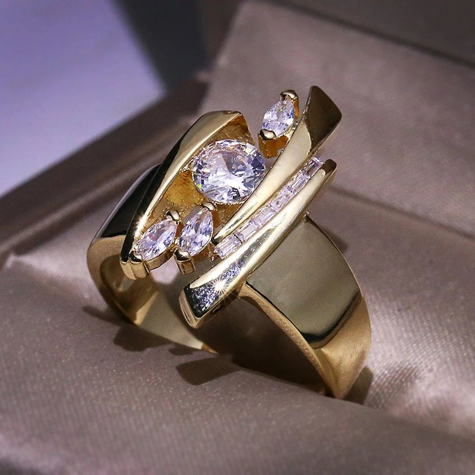 Unique Natural White Gemstone Gold Anillos Ring