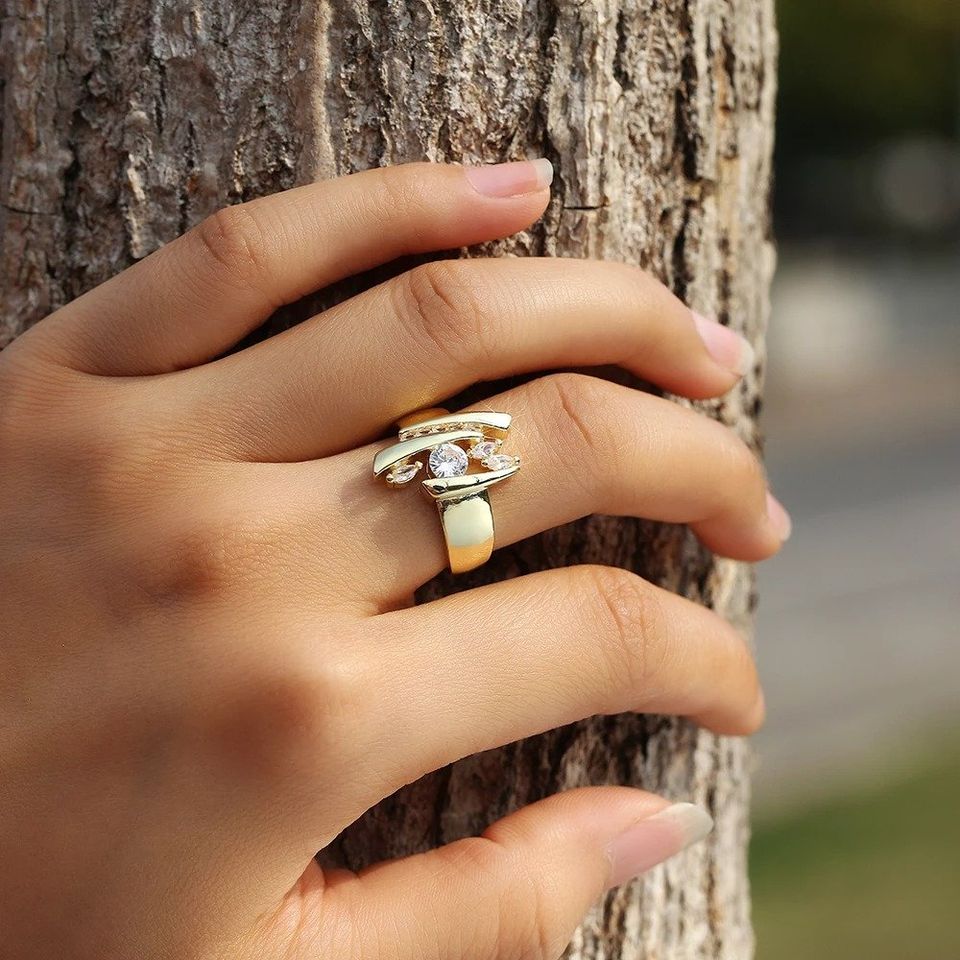 Unique Natural White Gemstone Gold Anillos Ring