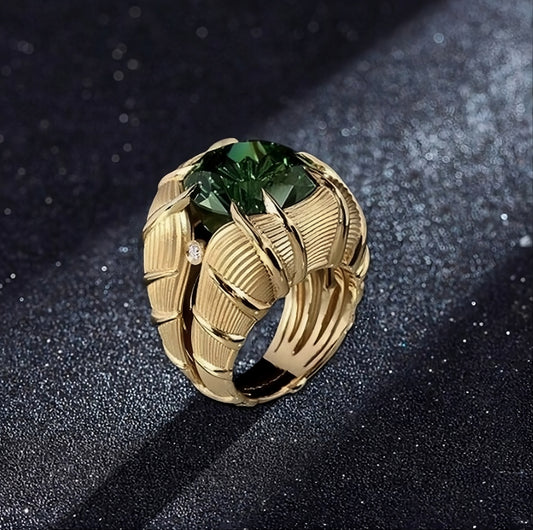 Vintage-Style Gold-Tone Sculpted Ring with Round-Cut Emerald-Green Faceted Stone