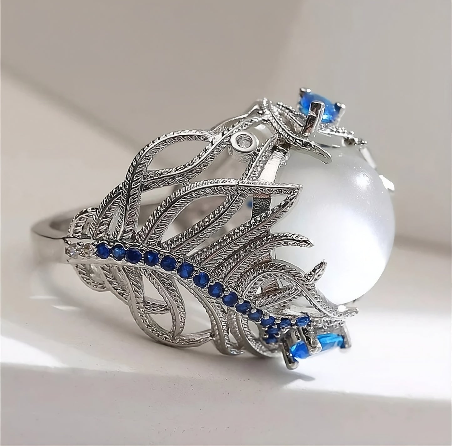 Vintage White Opal Cat Eye Hollow Silver Ring