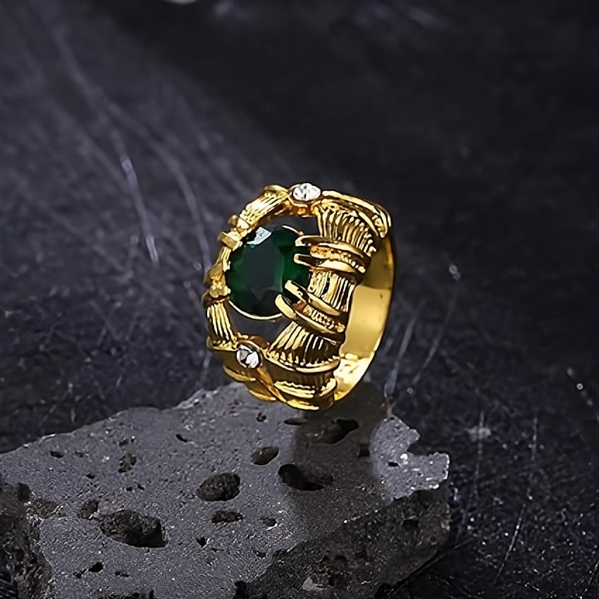 Vintage-Style Gold-Tone Sculpted Ring with Round-Cut Emerald-Green Faceted Stone
