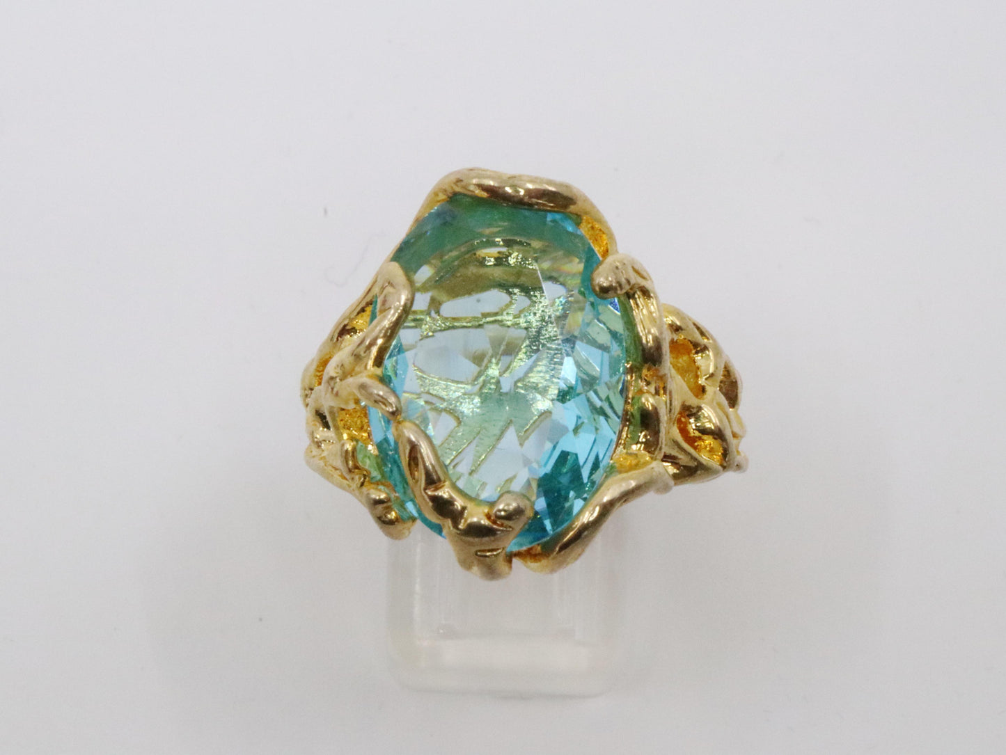 Cluster Hollowed Out Blue Crystal Gold Ring