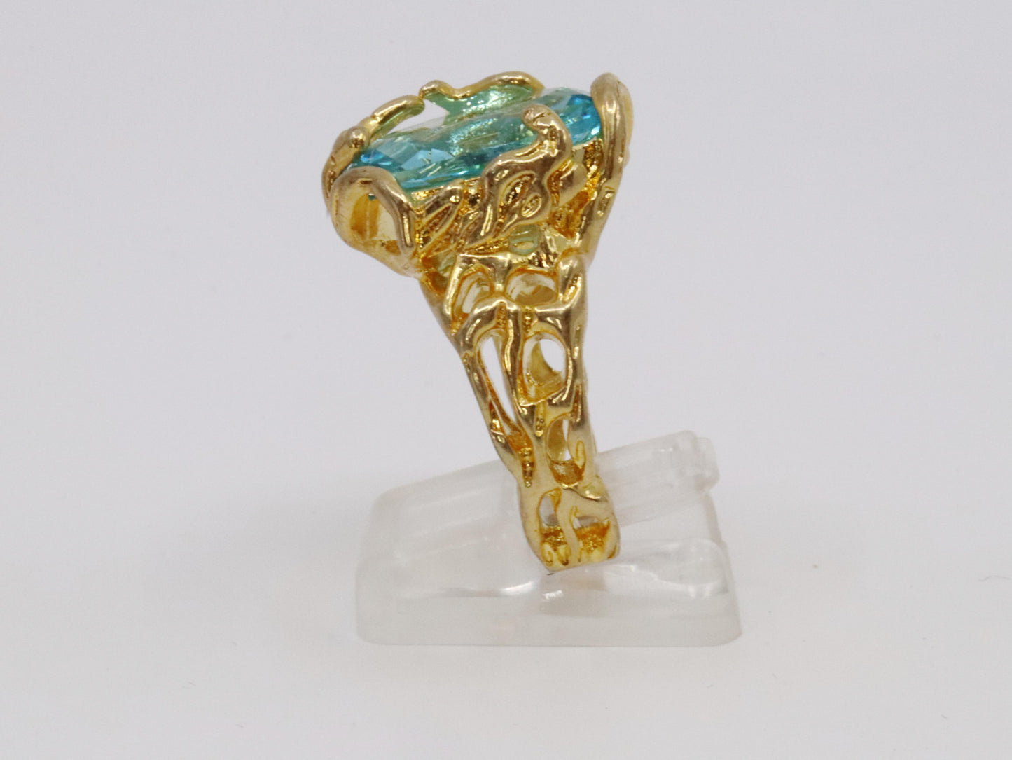 Cluster Hollowed Out Blue Crystal Gold Ring