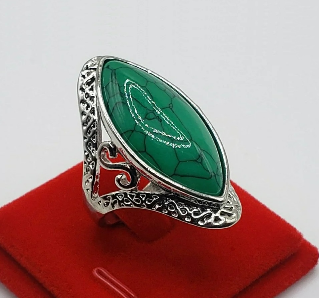 Natural Green 27mm Stone Hollow Antique Silver Ring