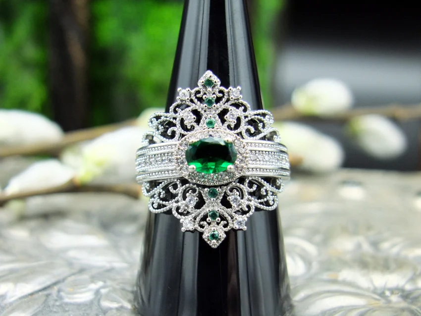 Vintage Emerald Green Art Deco Ring | Regal Royal Aesthetic