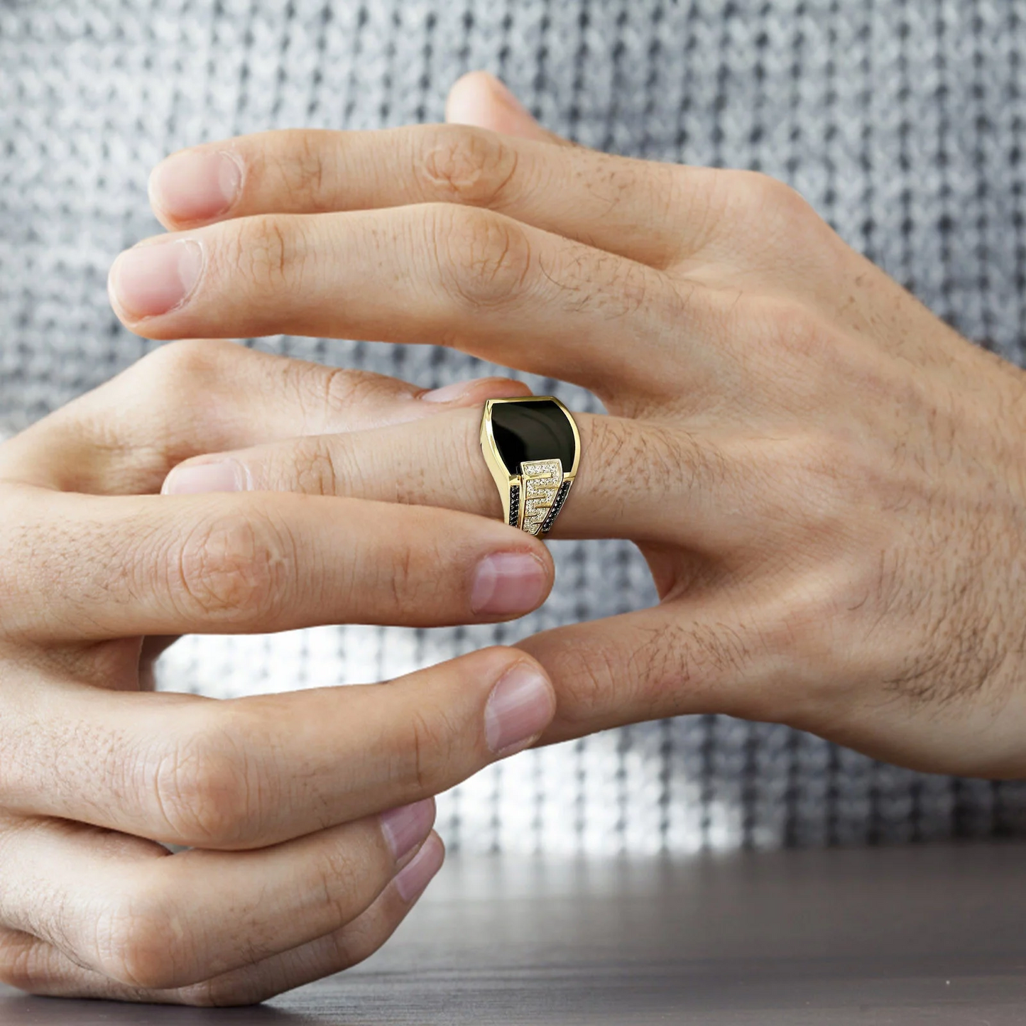 Men's Classic Anillos Black Inlaid Zircon Gold Ring