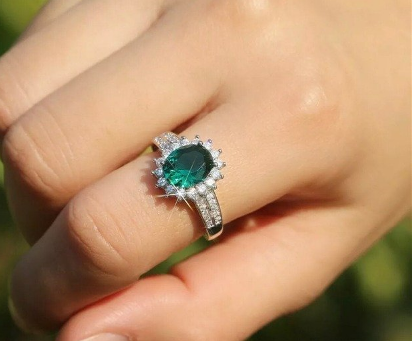 925 Sterling Silver Big Oval Emerald Green Elegant Ring