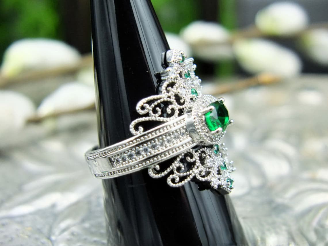 Vintage Emerald Green Art Deco Ring | Regal Royal Aesthetic