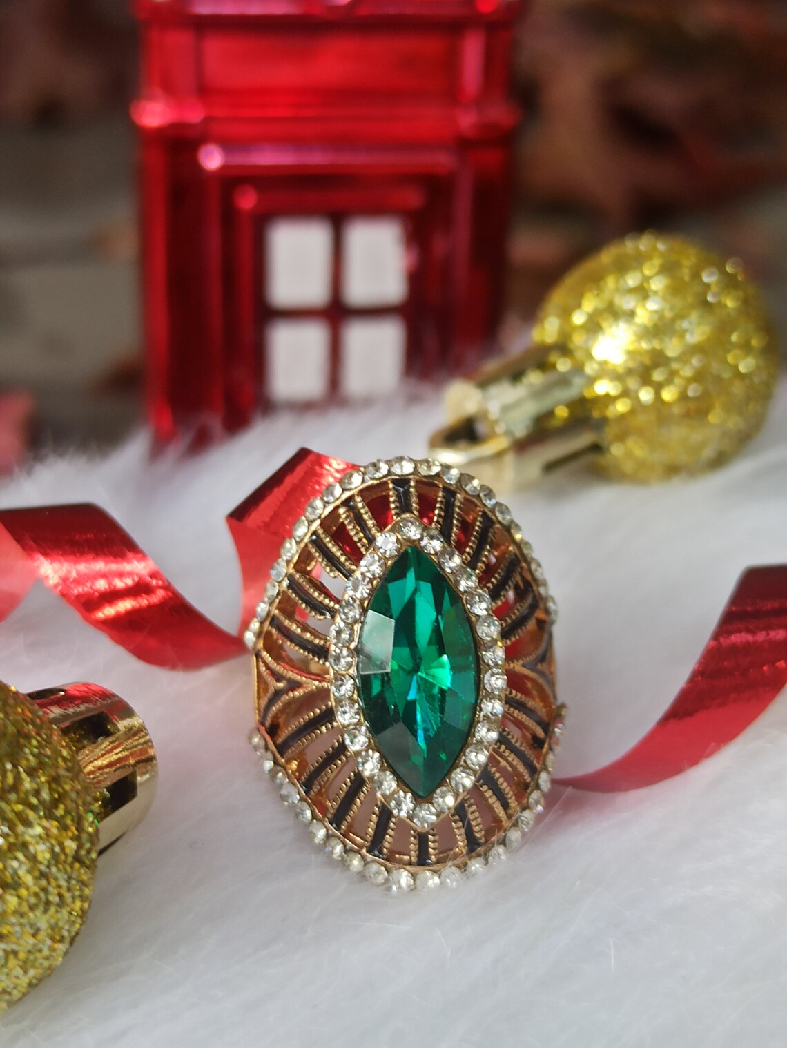 Antique Green Crystal Black Enamel Gold Tone Vintage Ring