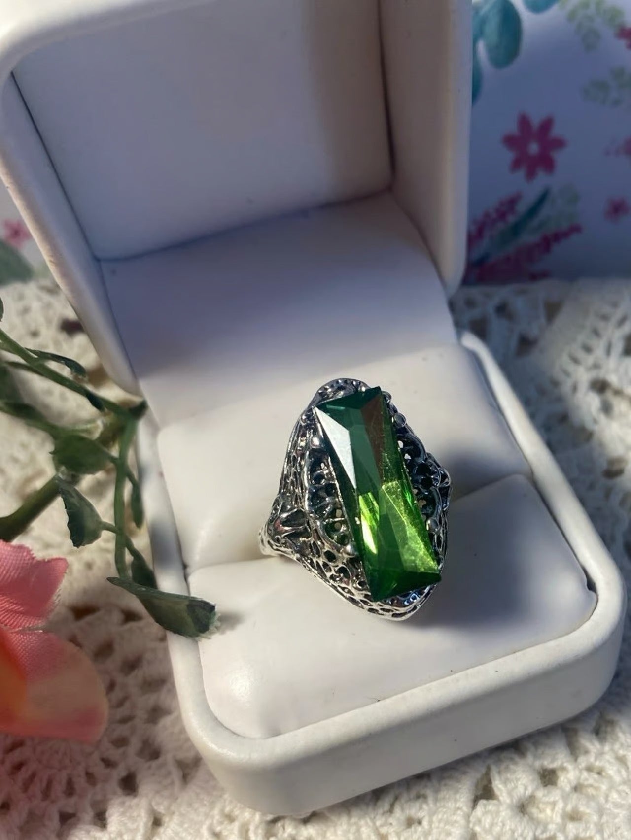 Retro Hollow Green Topaz Antique Silver Filigree Ring