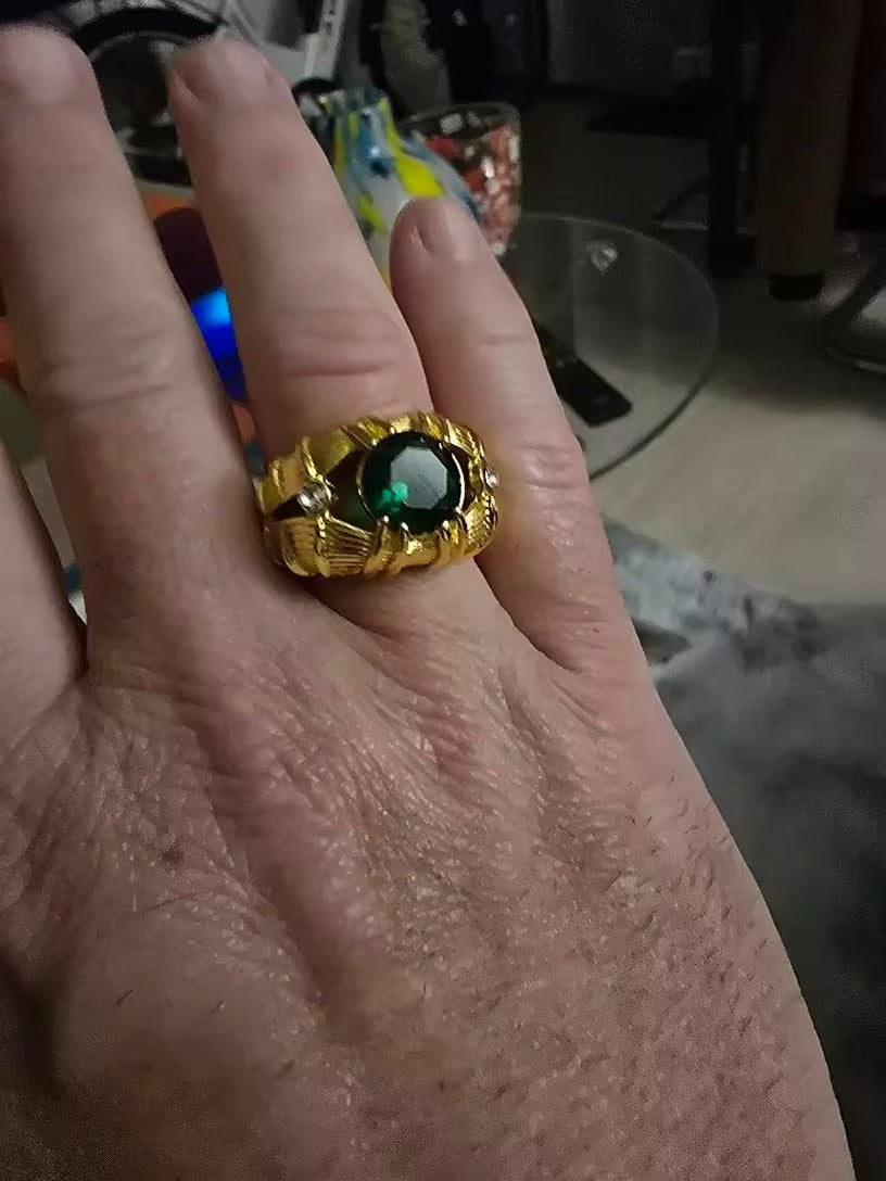 Vintage-Style Gold-Tone Sculpted Ring with Round-Cut Emerald-Green Faceted Stone