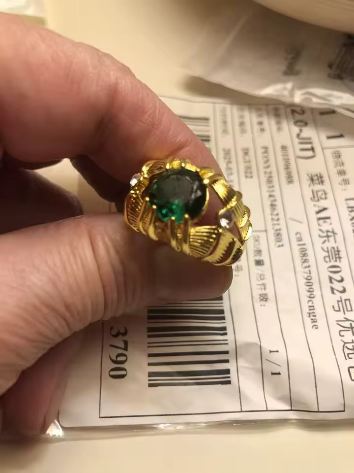 Vintage-Style Gold-Tone Sculpted Ring with Round-Cut Emerald-Green Faceted Stone