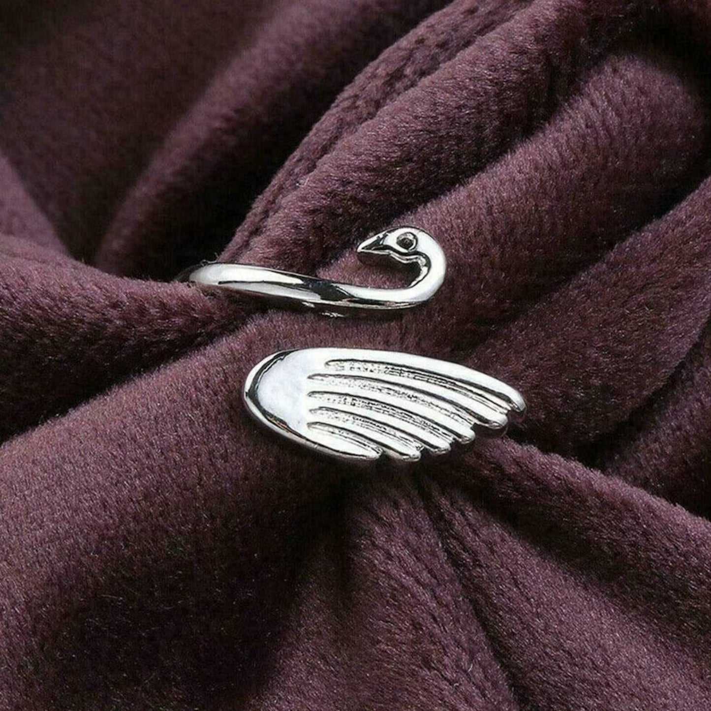 Retro Swan Black Crystal Open Carved Silver Ring