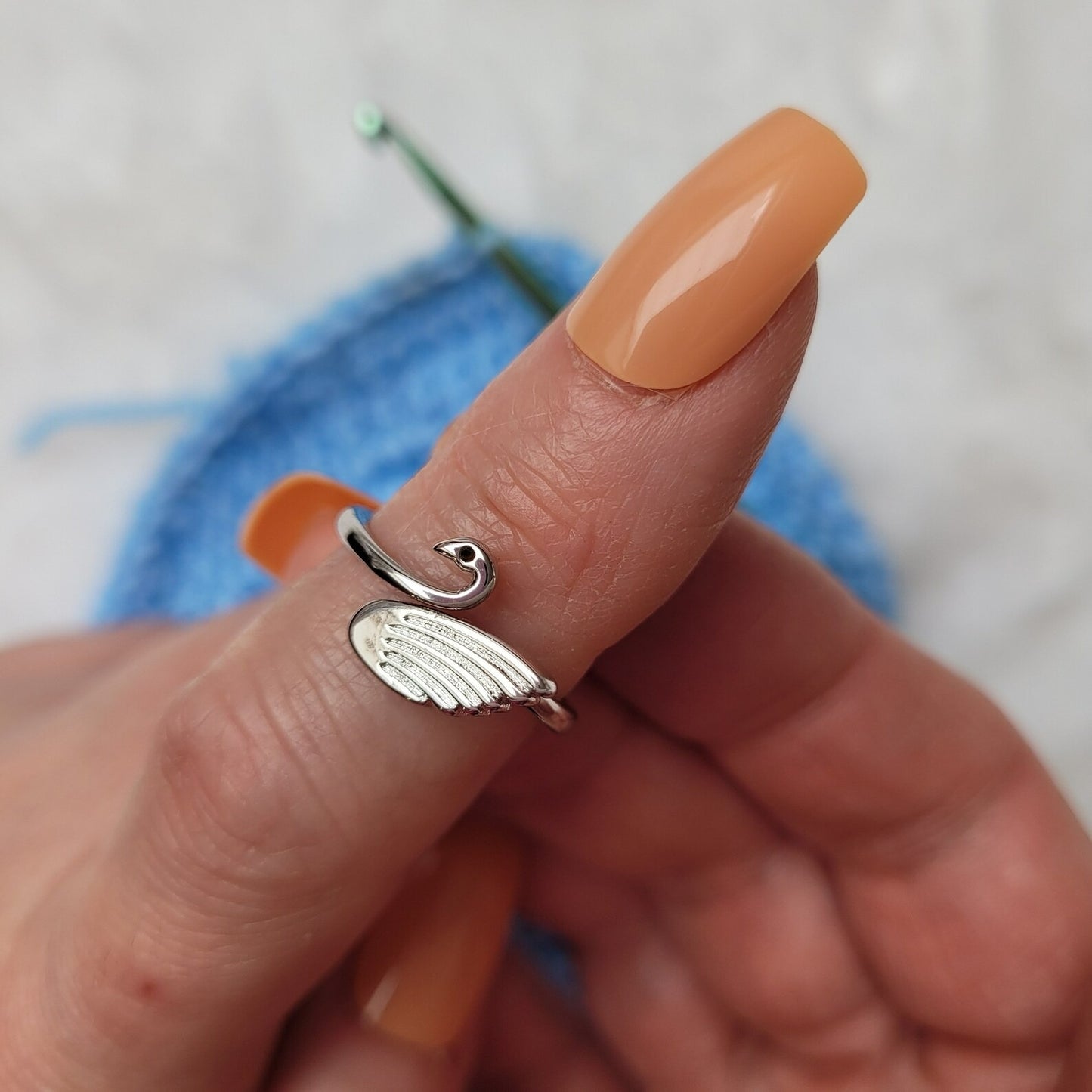 Retro Swan Black Crystal Open Carved Silver Ring